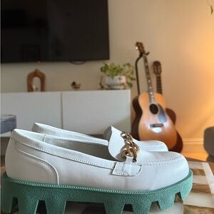 Girotti White Leather Loafers with Green Sole & Gold Chain – Size 38
